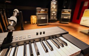 as is music 高槻店 RED studio